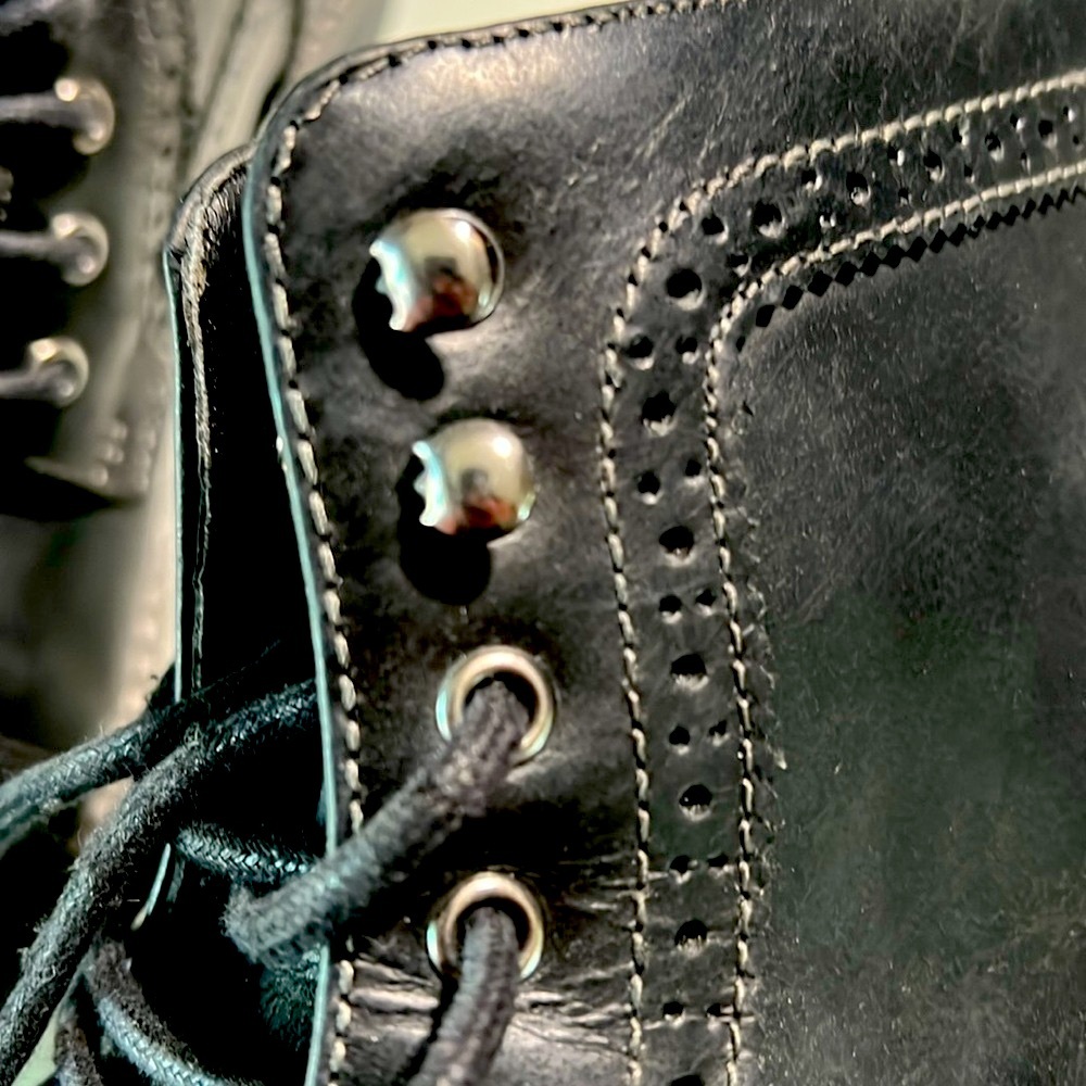 Men’s Bass wingtip boots size 10 black.